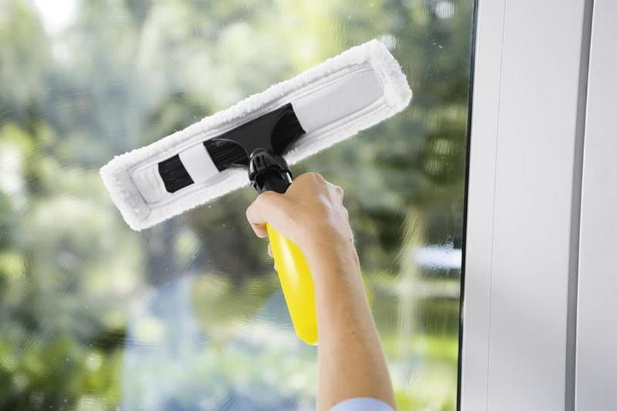 best way to clean window screens