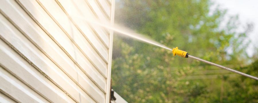 cleaning vinyl siding
