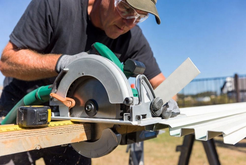 how to cut vinyl siding