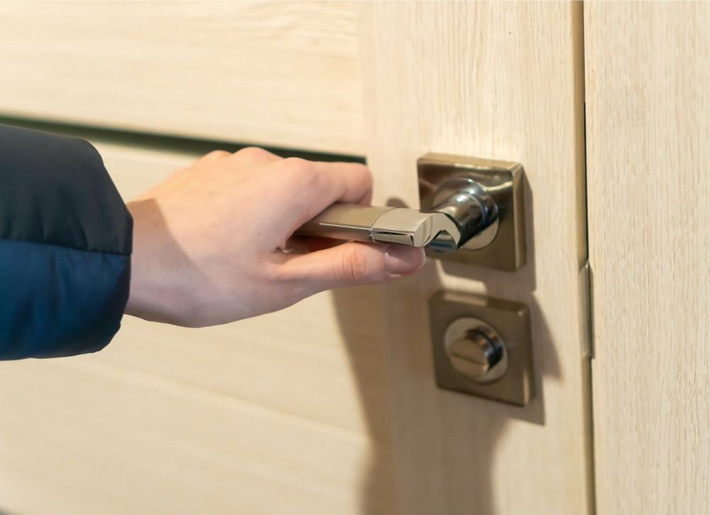 how to lock a door without a lock