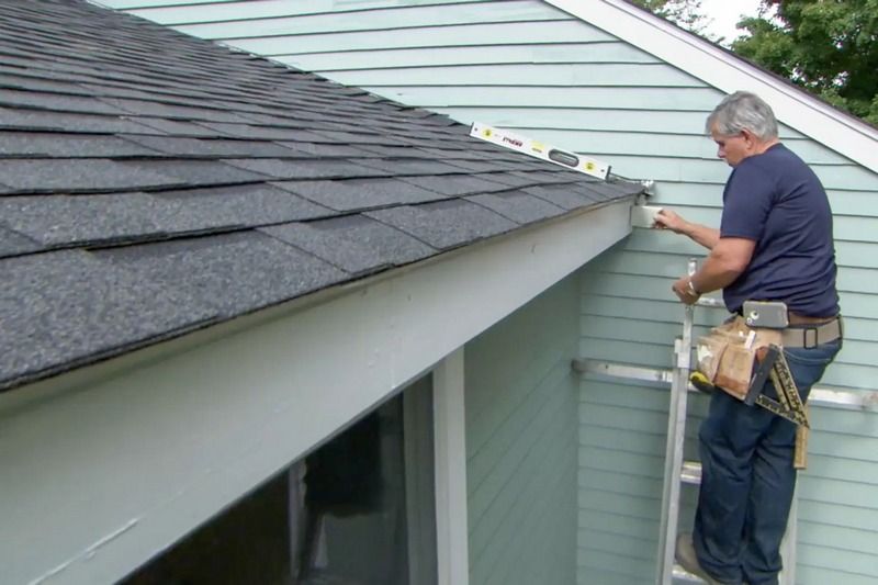 how to hang aluminum gutters