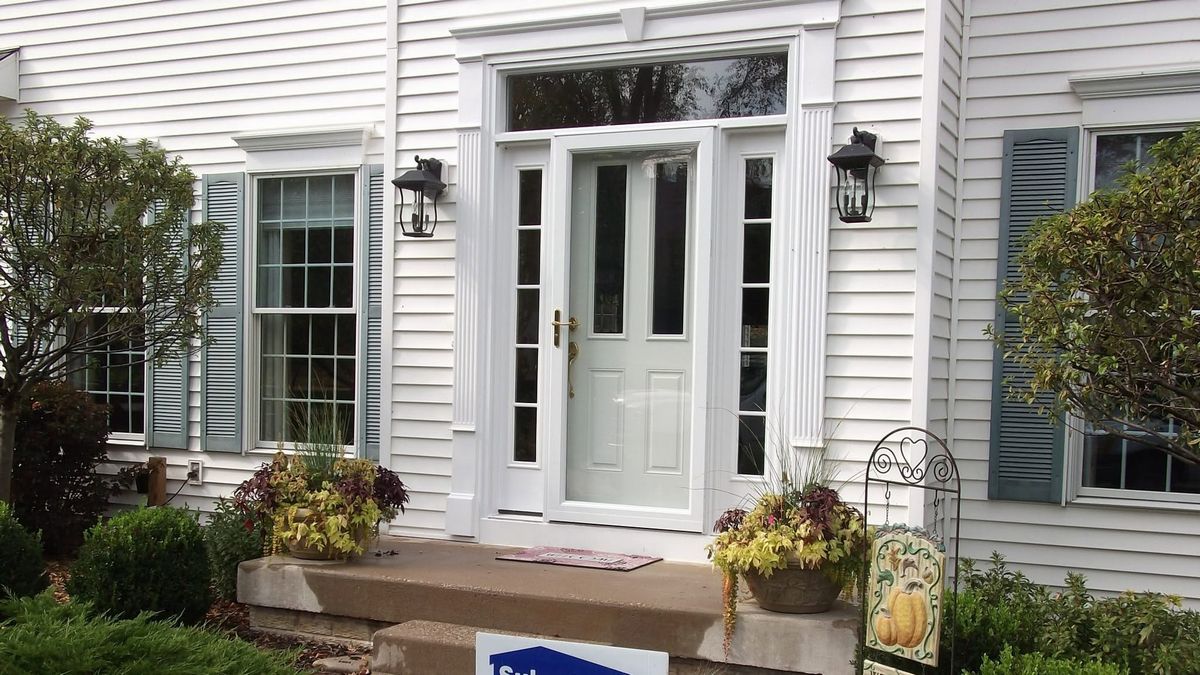 Transom windows explained: what is the window above a door